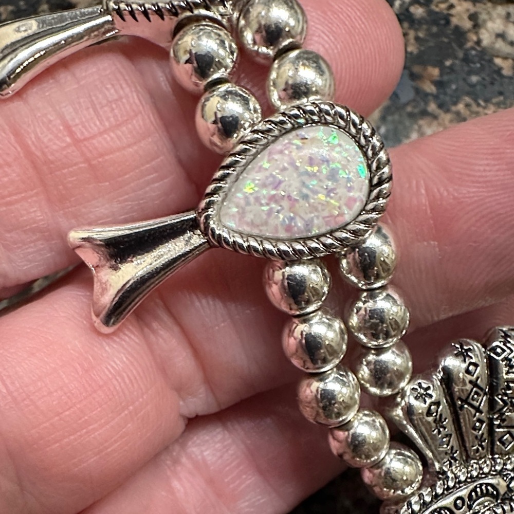 Boho Silver Tone Opal Look Necklace and Earrings Costume Jewelry Silver & White - Picture 10 of 11
